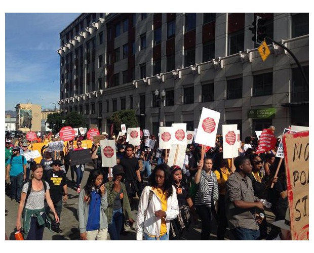 Marcha en el centro de Oakland. Foto: Especial para Revolución/revcom.us