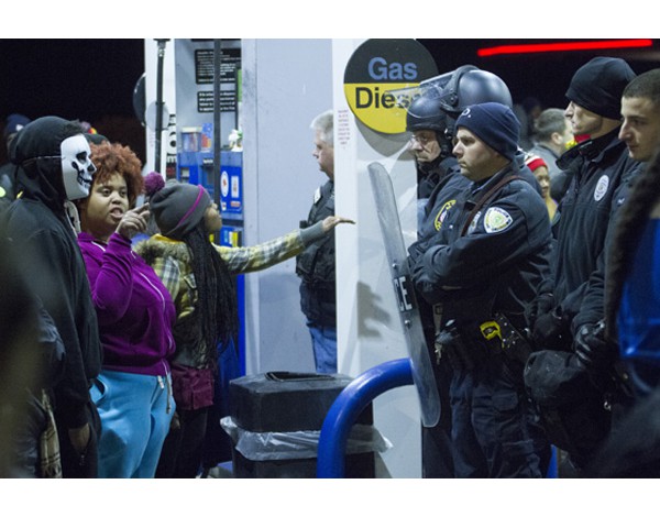 Berkeley, Misuri, por la noche del 23 de diciembre de 2014. Foto: Especial para revcom.us