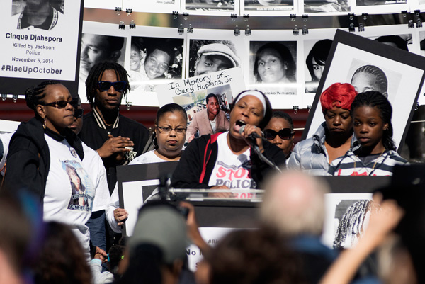 Familiares de víctimas del asesinato policial. Ciudad de Nueva York, 22 de octubre de 2015. Foto: Phil Buehler