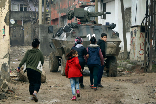 Silopi, in southeastern Turkey near the border with Iraq, January 19, after the 24-hour curfew was lifted. AP photo