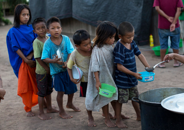 Hungry children line up to receive banana porridge in Peru, 2015. AP photo
