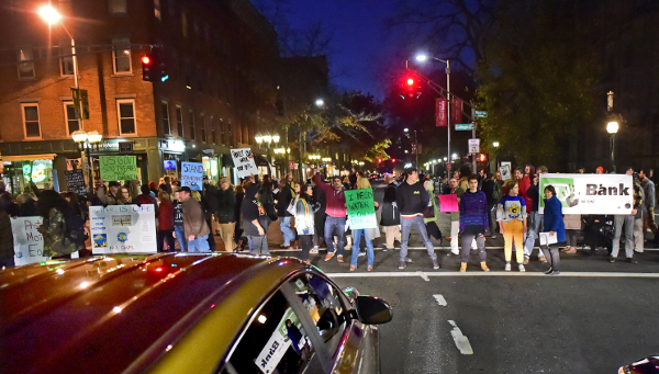 Dakota Access Pipeline protesters block rush hour traffic, New Haven, Conn., November 16, 2016. (Peter Hvizdak/New Haven Register via AP)