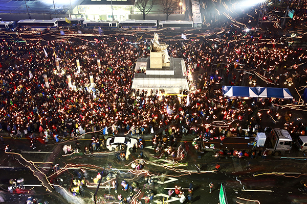 For the fifth straight weekend, masses of protesters occupy major avenues in downtown Seoul demanding the ouster of Park, November 26.