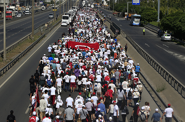 One million march from Ankara to Istanbul