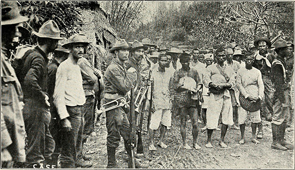 Soldados yanquis con prisioneros filipinos taguig, 19 de marzo de 1899.