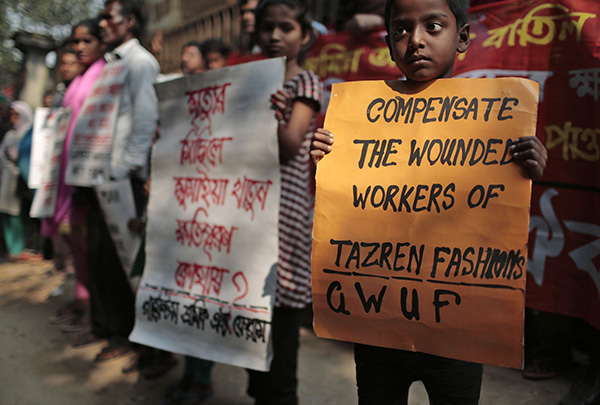 >Hijos de los trabajadores de Tazreen Fashion que murieron en el incendio.