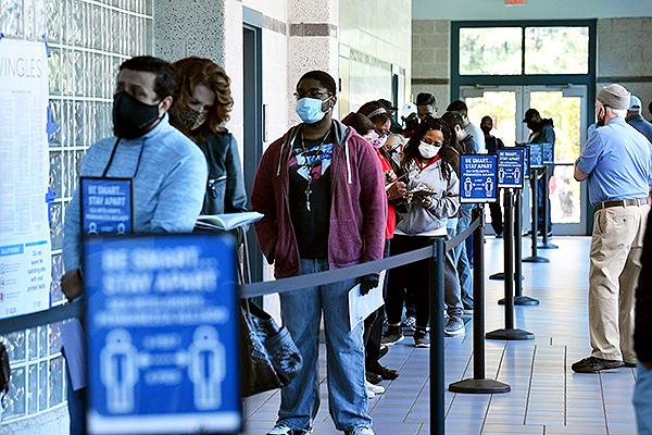 Georgia Voters Wait in line