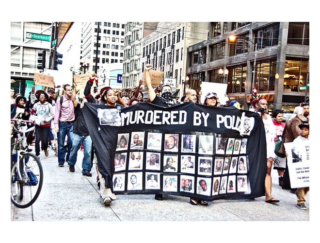 “Asesinados por la policía”. Chicago, 14 agosto. Foto: flickr/Mikasi  